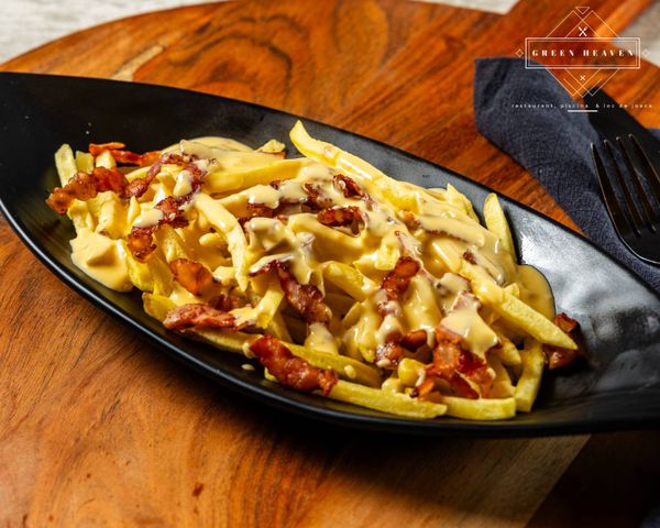Cartofi Pai cu Bacon și Sos Cheddar